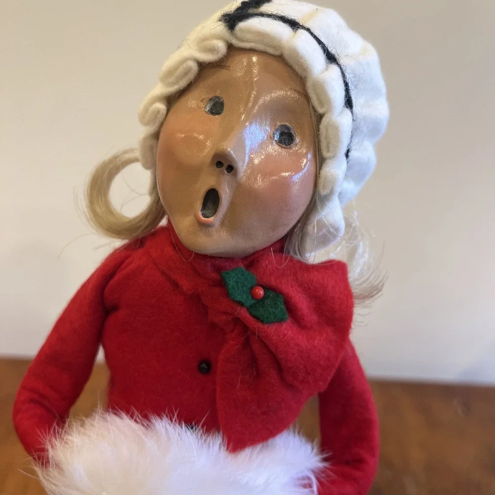 1993 BYERS CHOICE CHRISTMAS CAROLER Long Blond Hair, White Muff Red Plaid Outfit